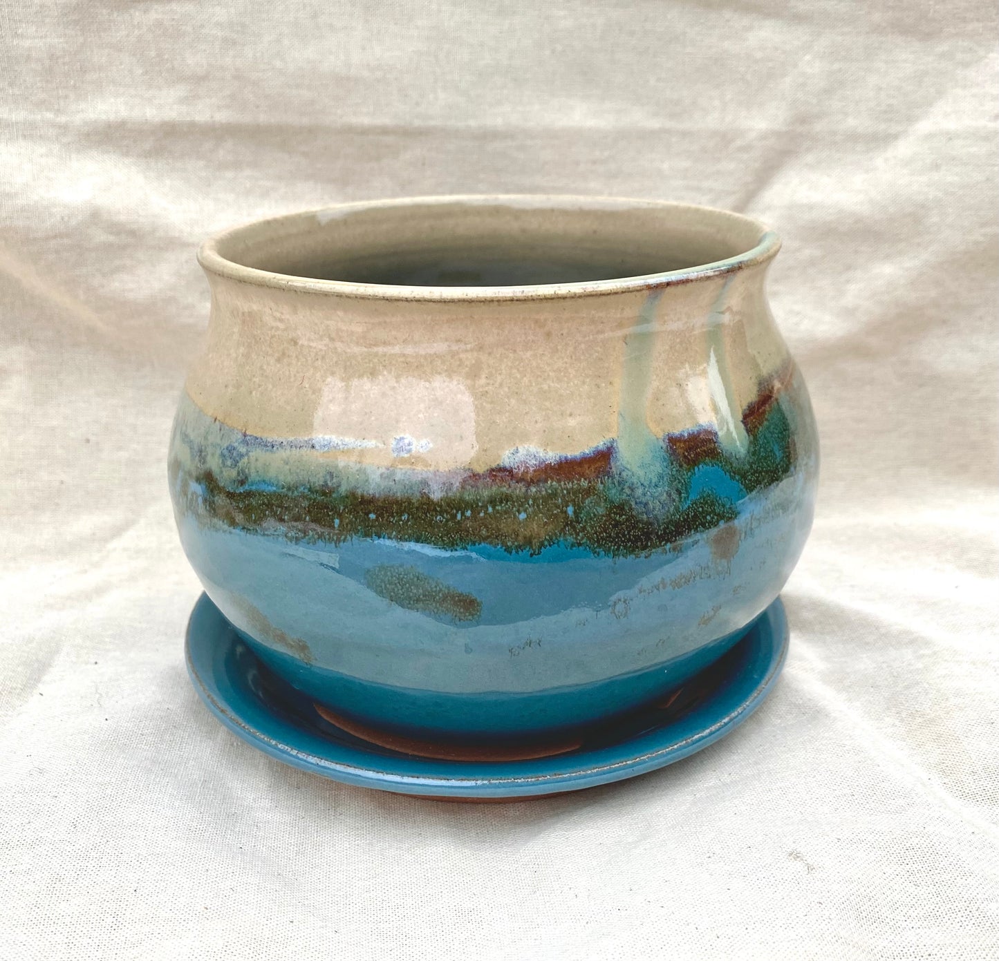 Planter (with drainage holes & plate)